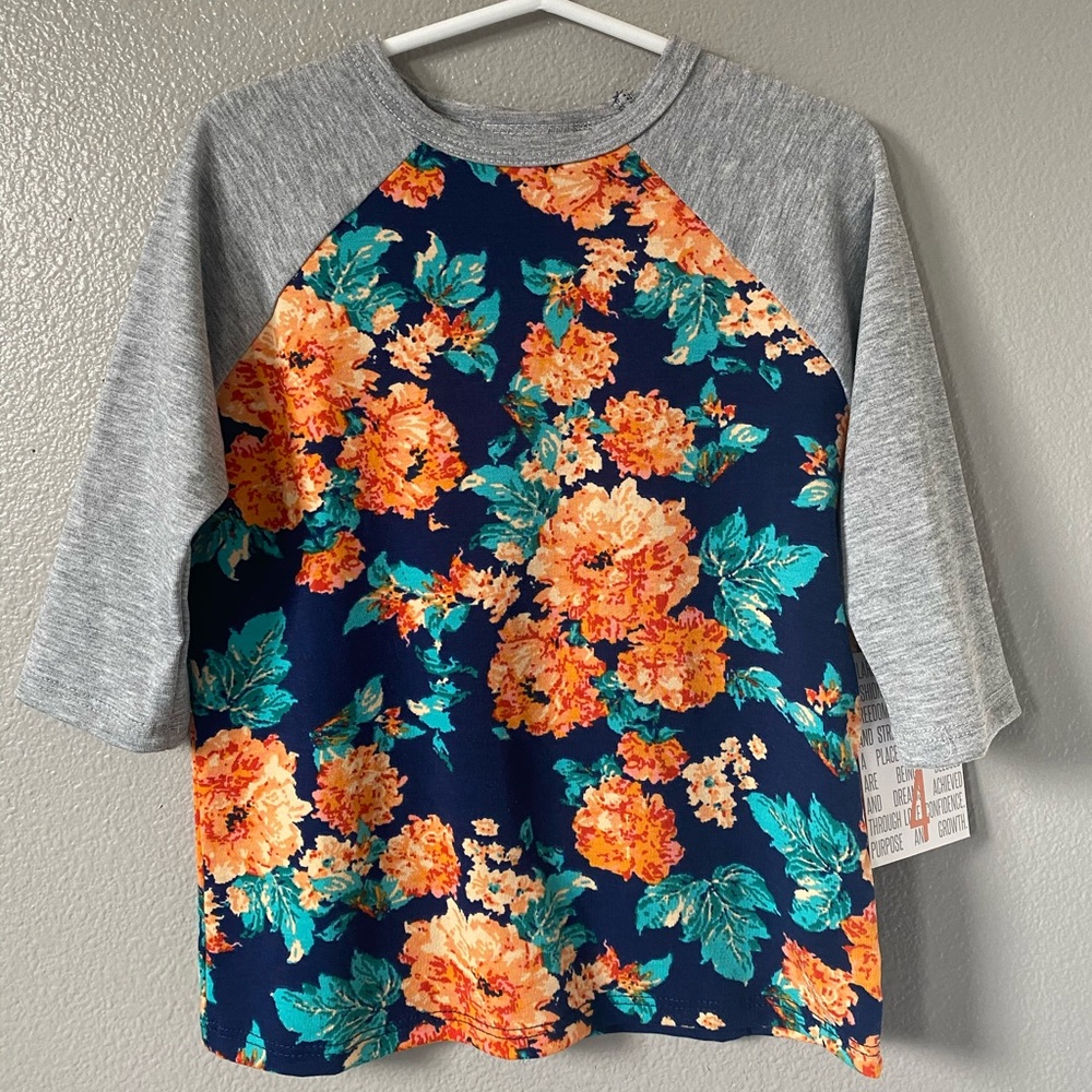 LuLaRoe kids Sloan shirt. Size 4, fits 4-6. NWT